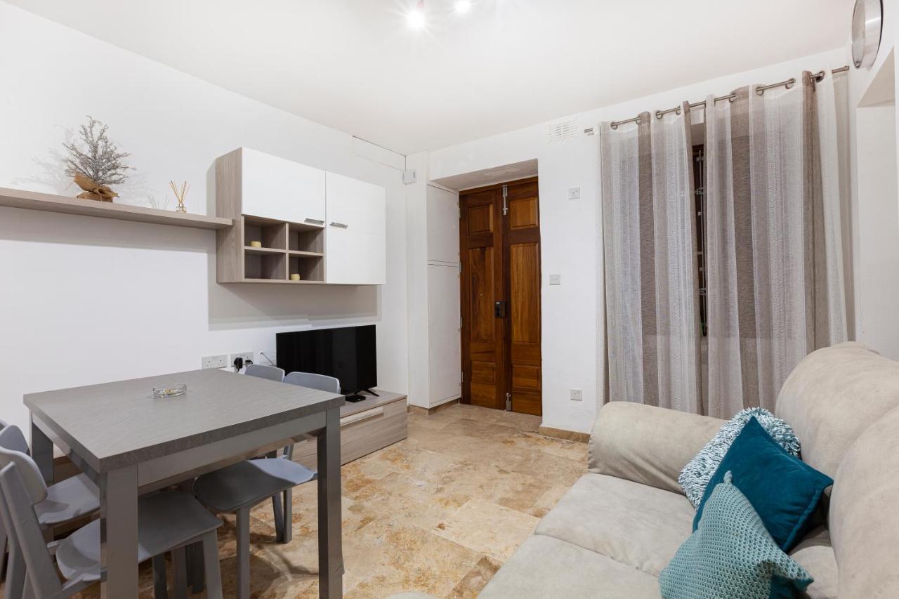 Designer Home With Comfy Sofa In Central Valletta By 360 Estates Exteriér fotografie