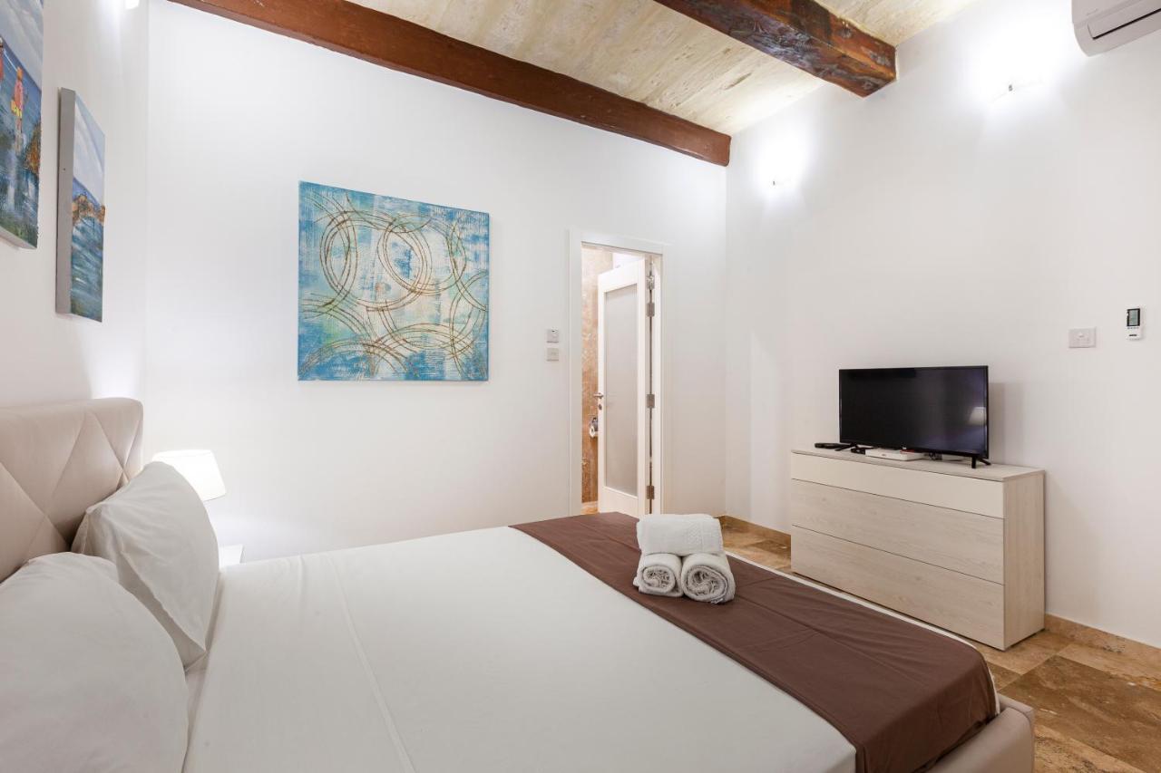 Designer Home With Comfy Sofa In Central Valletta By 360 Estates Exteriér fotografie