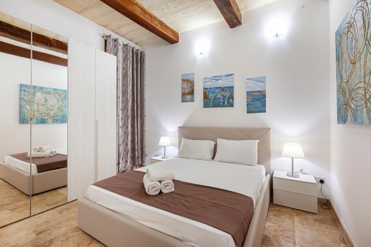 Designer Home With Comfy Sofa In Central Valletta By 360 Estates Exteriér fotografie